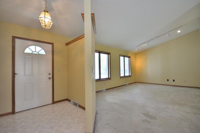 2844 Apache PASS, Waukesha, WI 53188