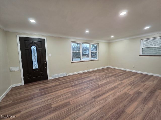 6660 State Road, Parma, OH 44134