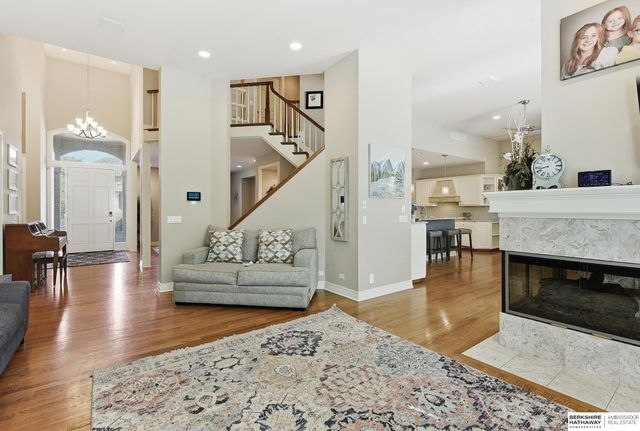 15733 Lake Street, Omaha, NE 68116