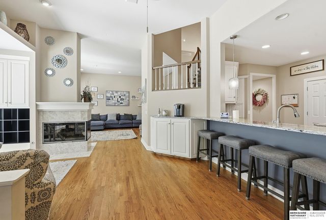 15733 Lake Street, Omaha, NE 68116