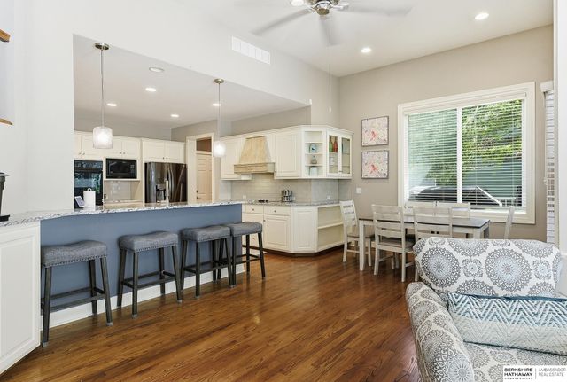 15733 Lake Street, Omaha, NE 68116