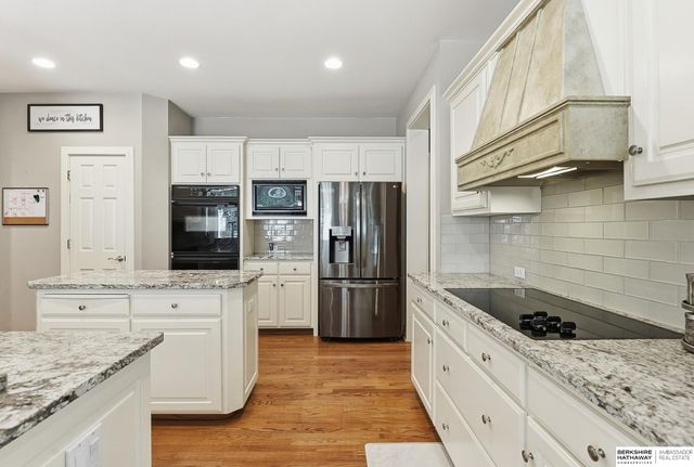 15733 Lake Street, Omaha, NE 68116
