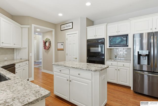 15733 Lake Street, Omaha, NE 68116