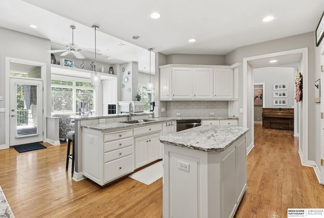 15733 Lake Street, Omaha, NE 68116