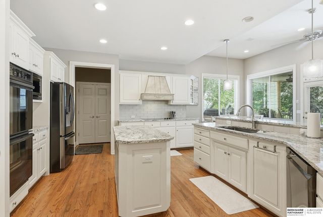 15733 Lake Street, Omaha, NE 68116