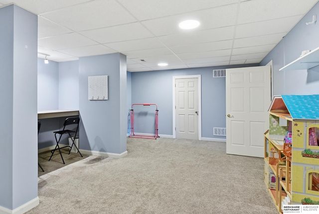 15733 Lake Street, Omaha, NE 68116