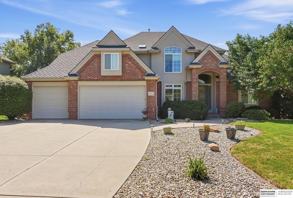 15733 Lake Street, Omaha, NE 68116