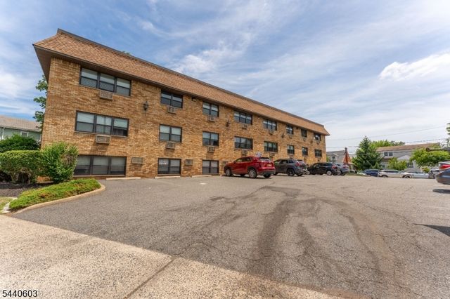 45 Hussa St 14, Linden City, NJ 07036
