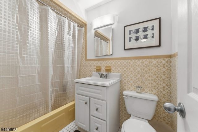 45 Hussa St 14, Linden City, NJ 07036