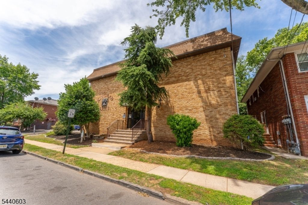 45 Hussa St 14, Linden City, NJ 07036
