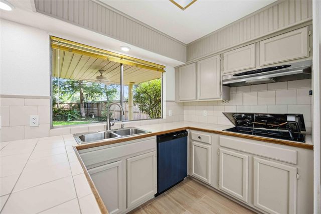 16202 Mill Point Drive, Houston, TX 77059