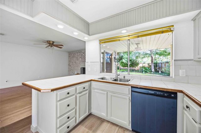 16202 Mill Point Drive, Houston, TX 77059