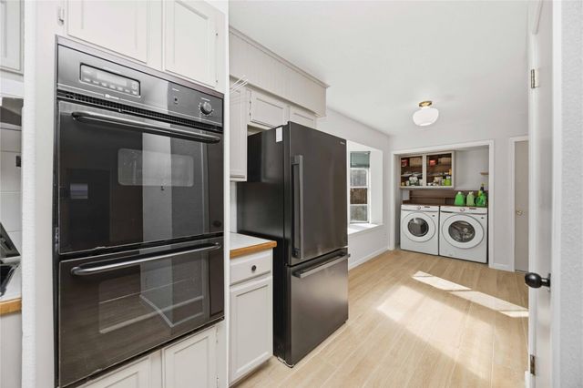 16202 Mill Point Drive, Houston, TX 77059