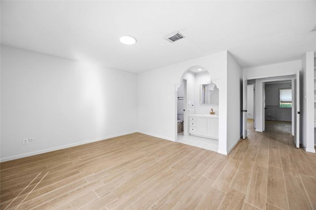 16202 Mill Point Drive, Houston, TX 77059