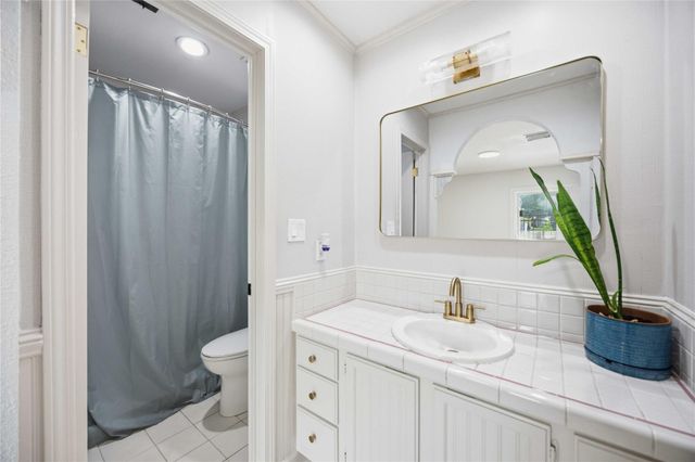 16202 Mill Point Drive, Houston, TX 77059
