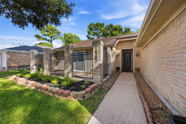 16202 Mill Point Drive, Houston, TX 77059
