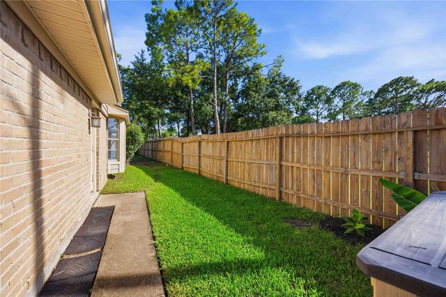 16202 Mill Point Drive, Houston, TX 77059