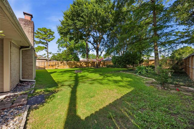 16202 Mill Point Drive, Houston, TX 77059