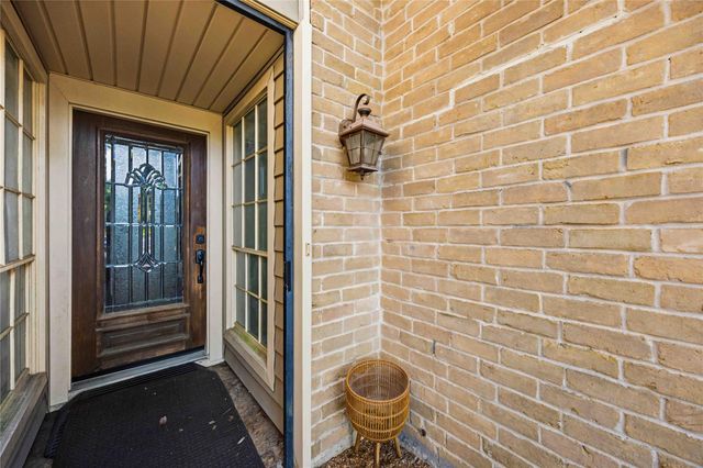16202 Mill Point Drive, Houston, TX 77059