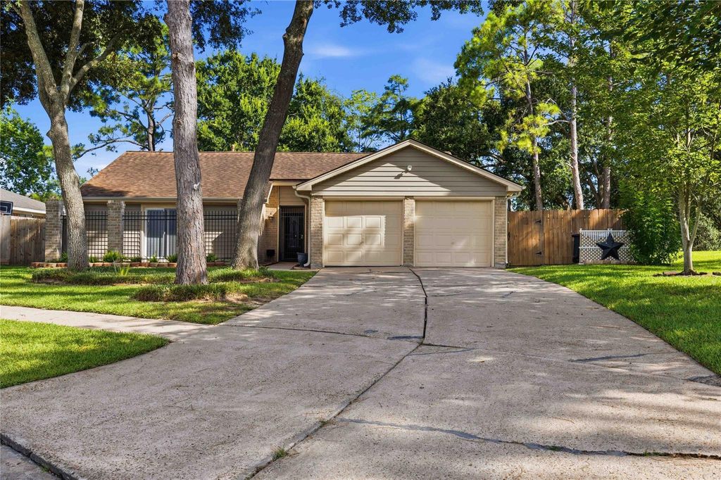 16202 Mill Point Drive, Houston, TX 77059