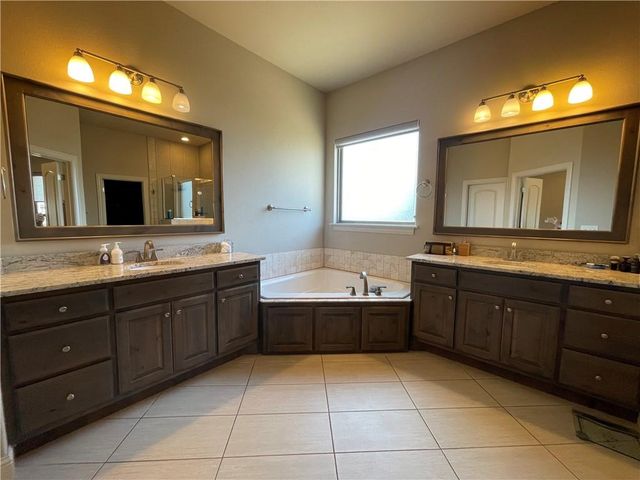 1404 Madison Avenue, Bentonville, AR 72713