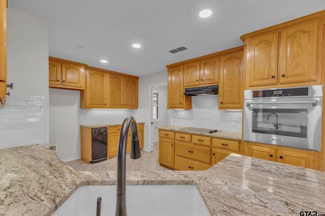 12051 W Lake Dr, Murchison, TX 75778