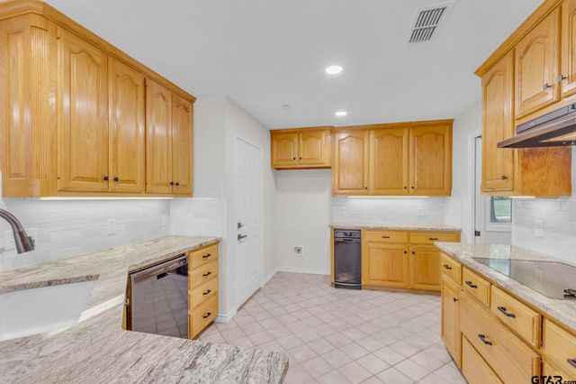 12051 W Lake Dr, Murchison, TX 75778