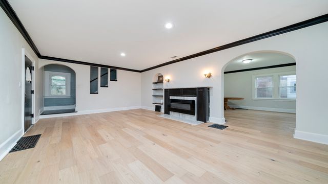 1611 Jackson Street, Rockford, IL 61107