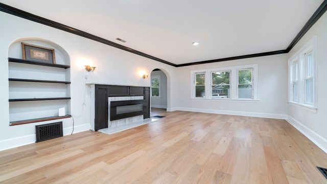 1611 Jackson Street, Rockford, IL 61107