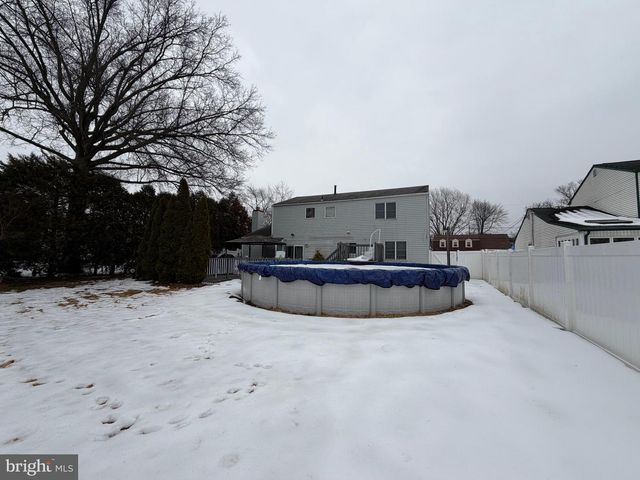 854 PHILLIPS RD, Warminster, PA 18974