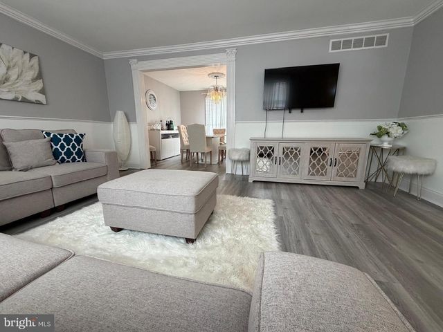 854 PHILLIPS RD, Warminster, PA 18974