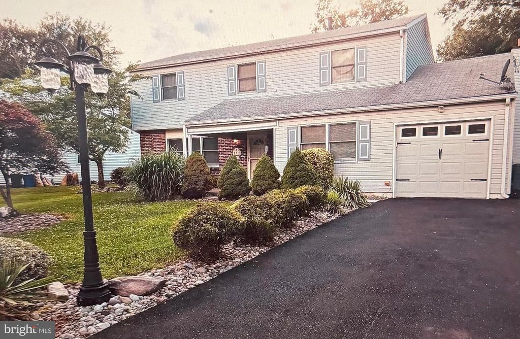 854 PHILLIPS RD, Warminster, PA 18974