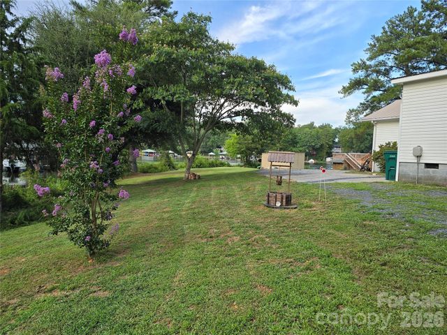 128 Curran Point Drive, Norwood, NC 28128