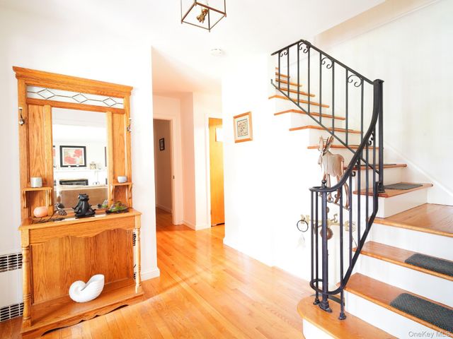 10 LINDA Drive, Montebello, NY 10901