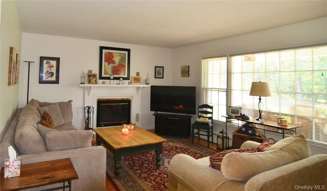 10 LINDA Drive, Montebello, NY 10901