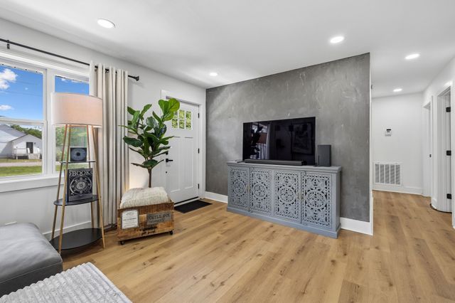 4003 Cedar Cir, Nashville, TN 37218