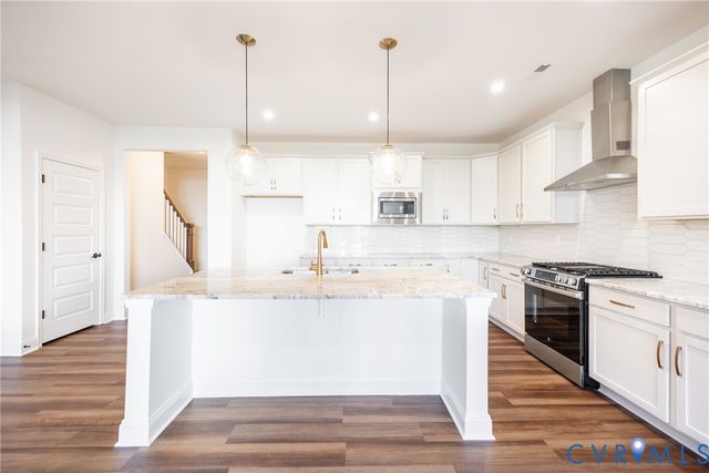 18728 Palisades Cove Trl, Moseley, VA 23120