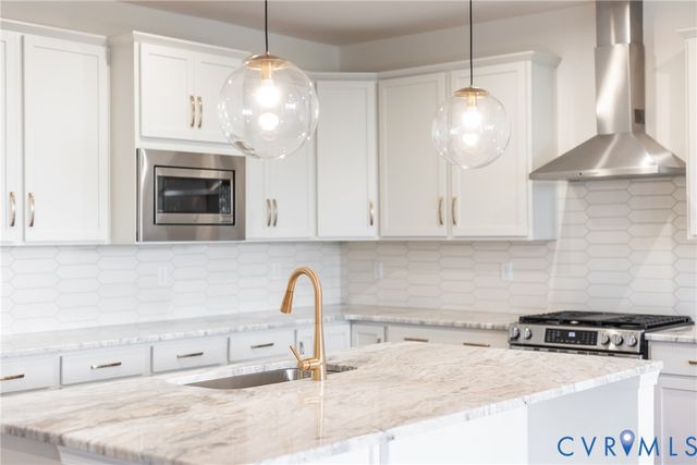 18728 Palisades Cove Trl, Moseley, VA 23120