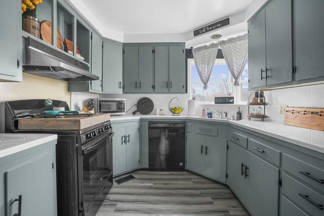 407 W H St, Oakdale, CA 95361