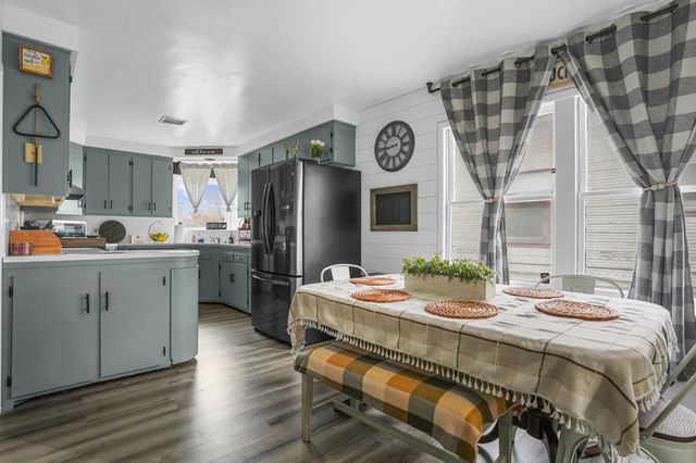 407 W H St, Oakdale, CA 95361