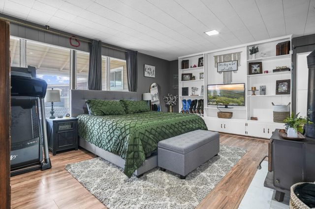 407 W H St, Oakdale, CA 95361