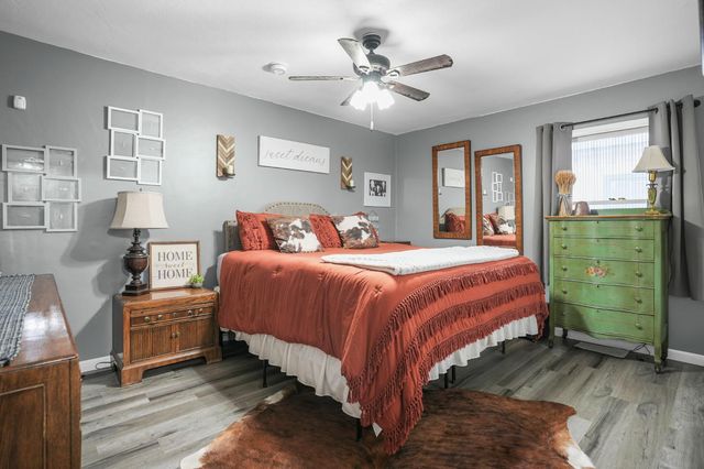 407 W H St, Oakdale, CA 95361