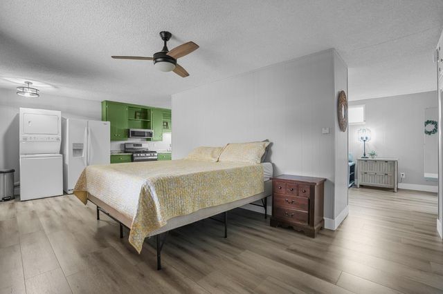 407 W H St, Oakdale, CA 95361