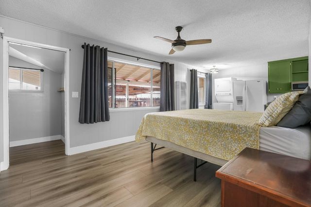 407 W H St, Oakdale, CA 95361