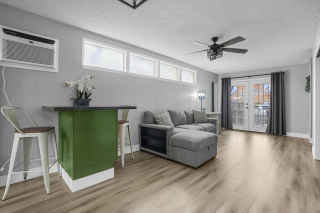 407 W H St, Oakdale, CA 95361