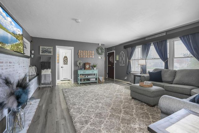 407 W H St, Oakdale, CA 95361