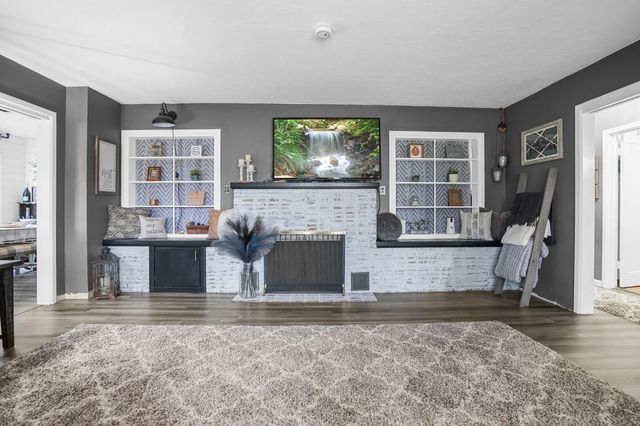 407 W H St, Oakdale, CA 95361