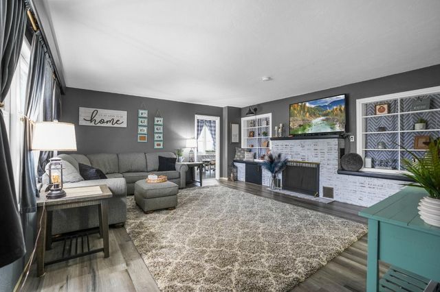 407 W H St, Oakdale, CA 95361