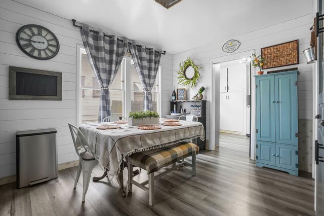 407 W H St, Oakdale, CA 95361