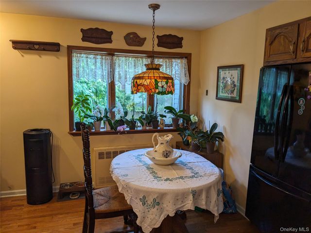 2 Rhode Island Avenue, Massapequa, NY 11758